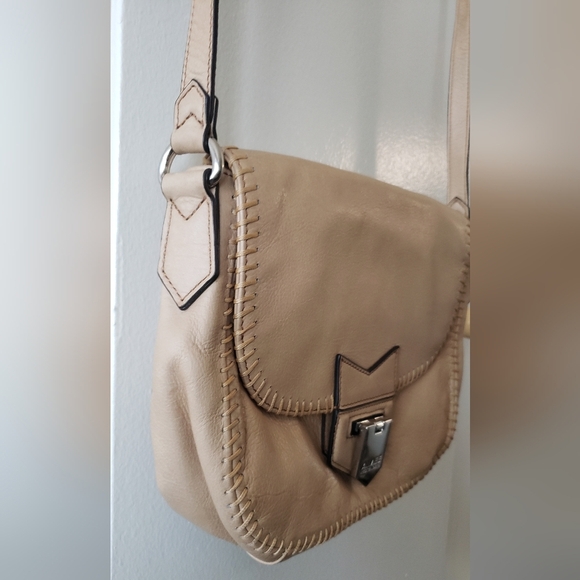 Aimee Kestenberg Tan Flap Saddle Crossbody Shoulder Bag EUC - Picture 4 of 9